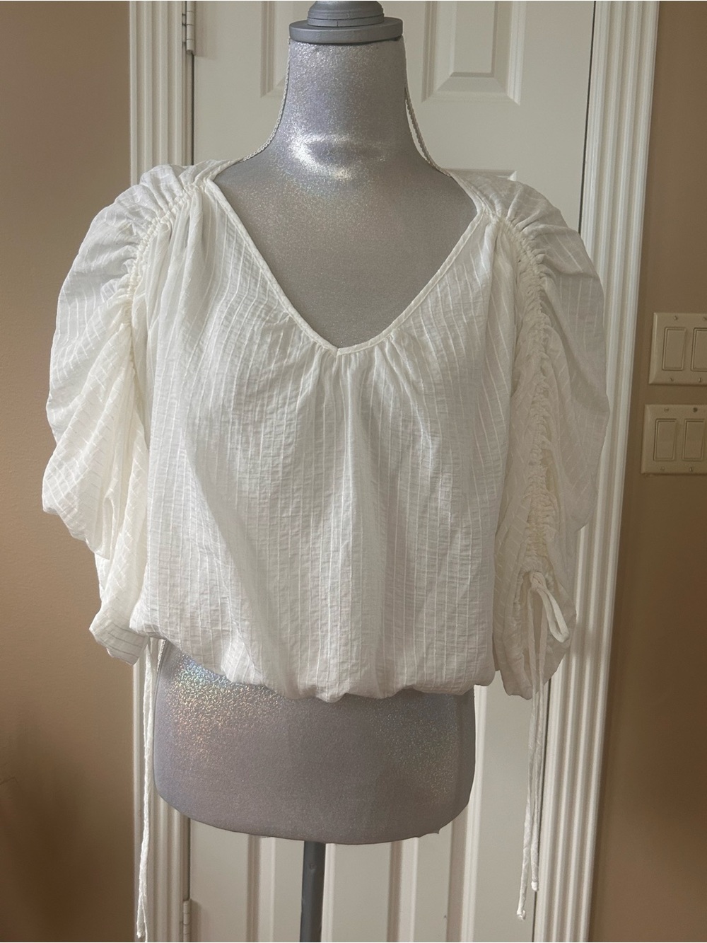 White Astr V-Neck Ruched Sleeve Women's Top